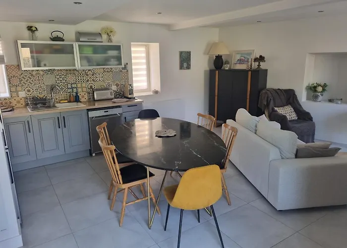 Дом отдыха Maison En Pierre Independante